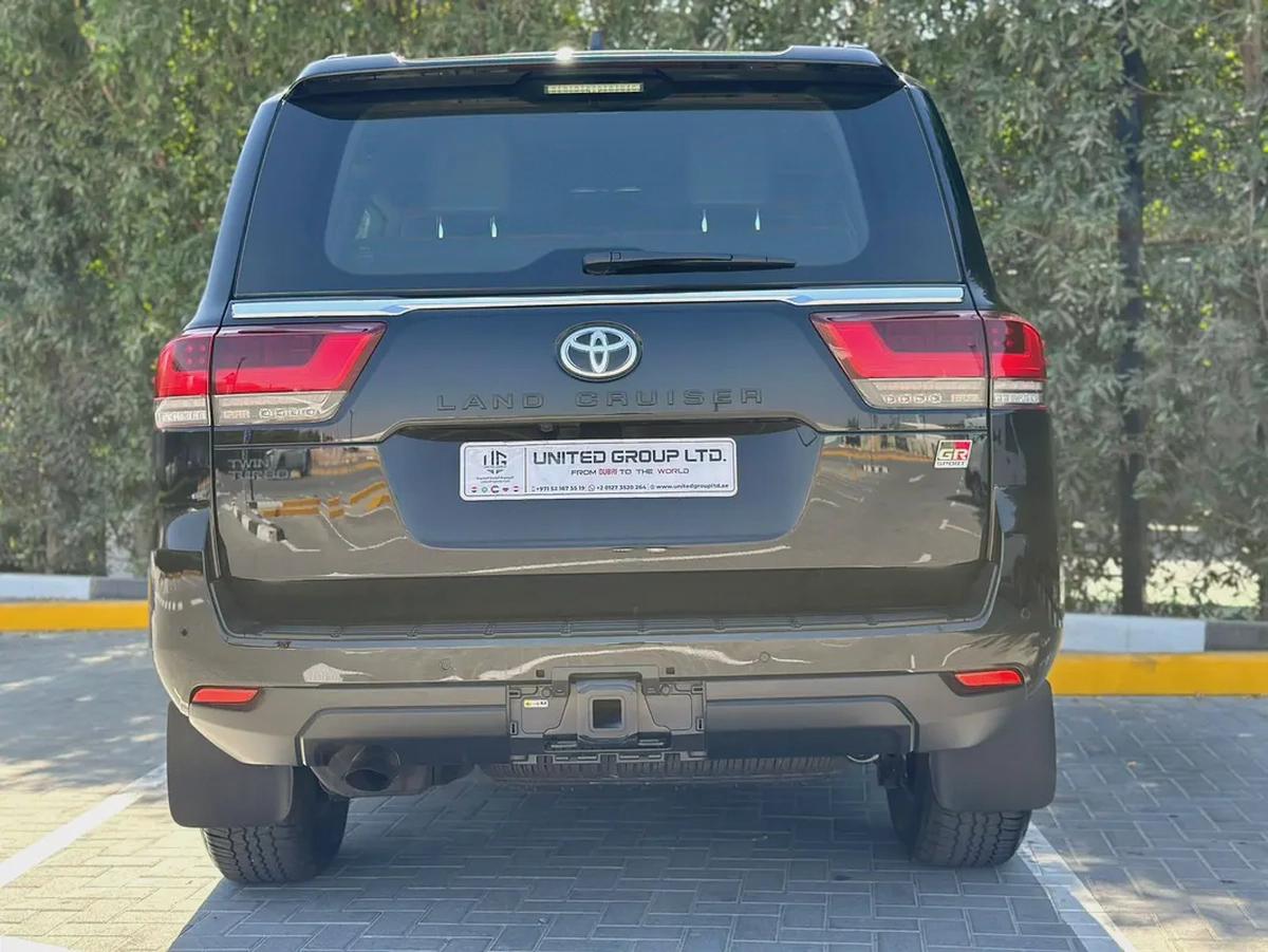 Toyota Land Cruiser GR 3.5T-6-6