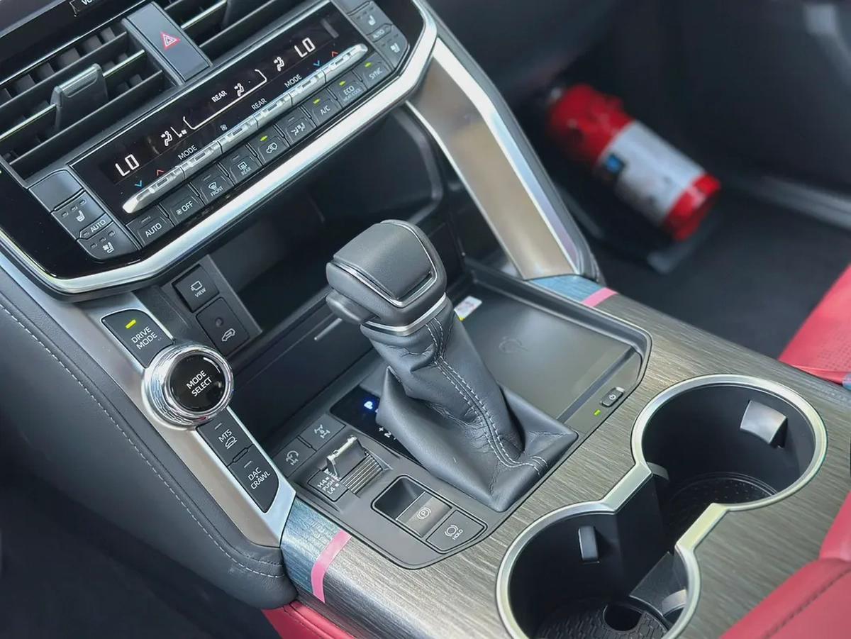 Toyota Land Cruiser GR 3.5T-9-9