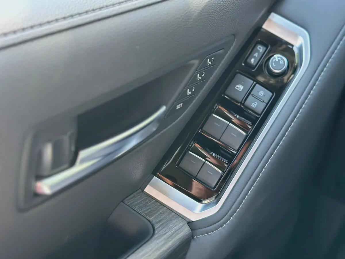 Toyota Land Cruiser GR 3.5T-15-15