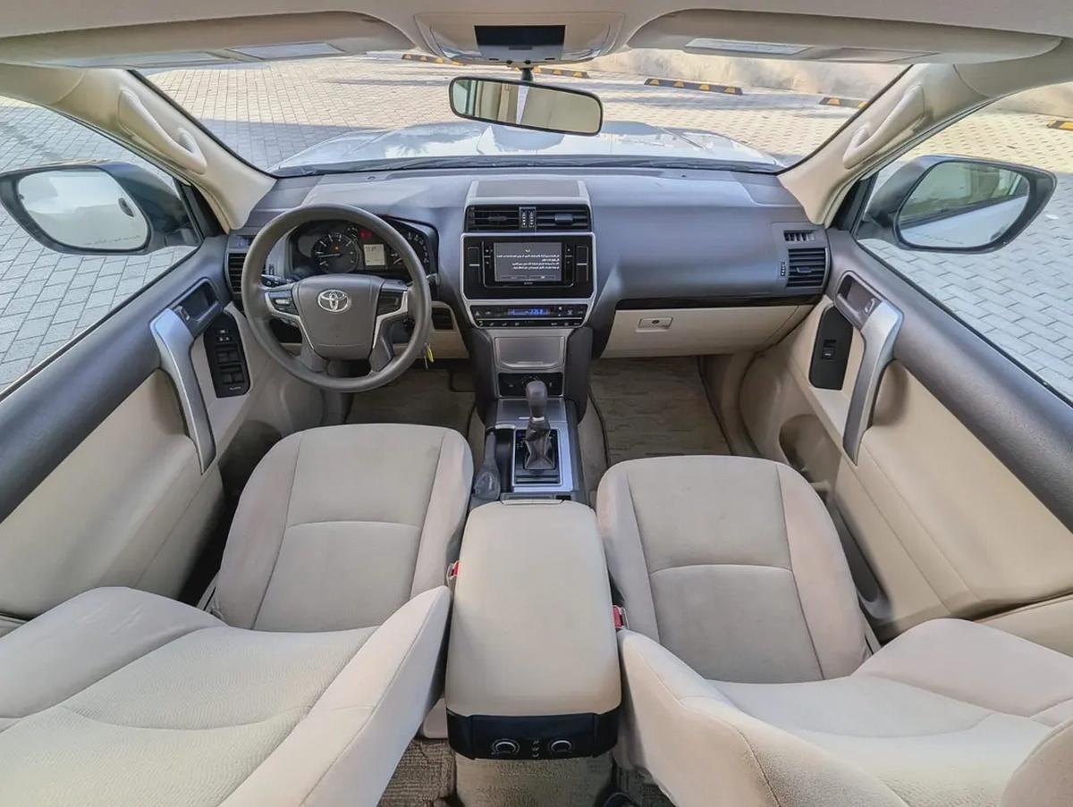 TOYOTA PRADO 2023 GCC V4 2.7L LOW MILEAGE ORIGINAL PAINT IN EXCELLENT CONDITION-2-2