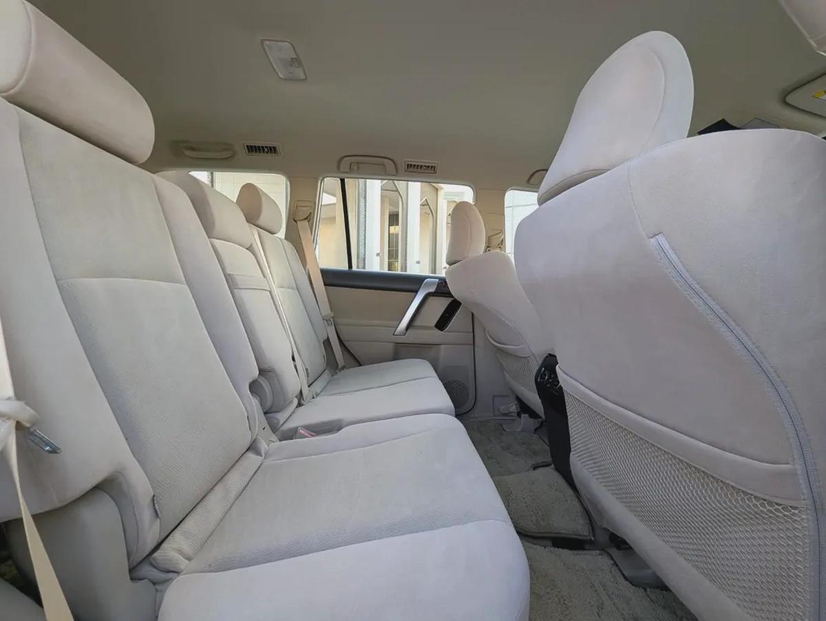 TOYOTA PRADO 2023 GCC V4 2.7L LOW MILEAGE ORIGINAL PAINT IN EXCELLENT CONDITION-3-3
