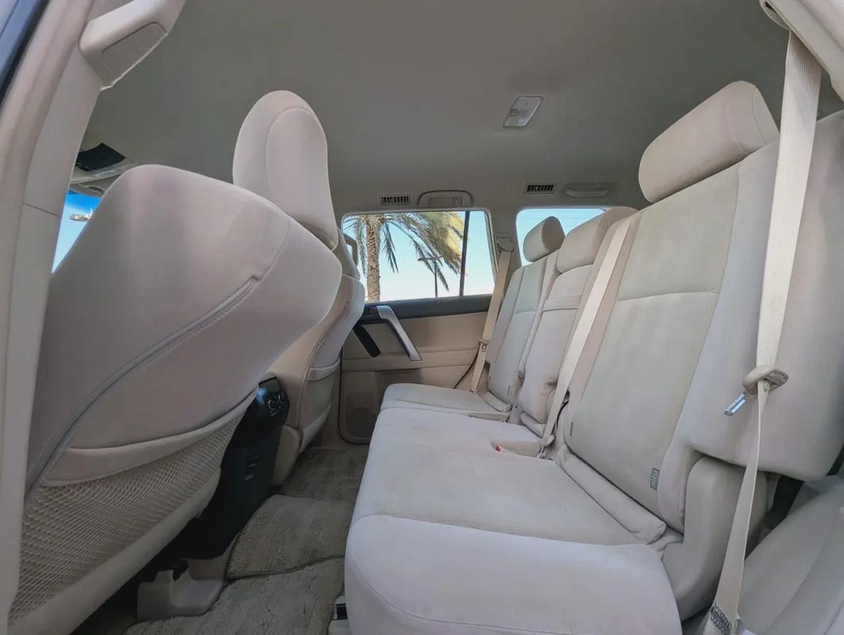 TOYOTA PRADO 2023 GCC V4 2.7L LOW MILEAGE ORIGINAL PAINT IN EXCELLENT CONDITION-5-5