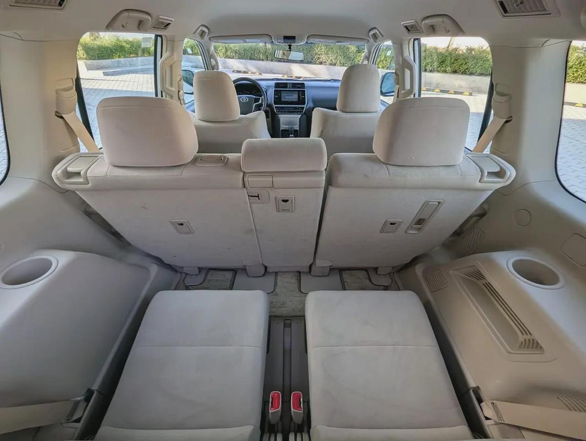 TOYOTA PRADO 2023 GCC V4 2.7L LOW MILEAGE ORIGINAL PAINT IN EXCELLENT CONDITION-9-9