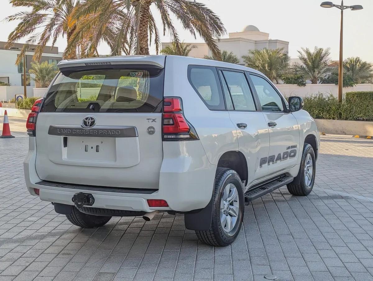 TOYOTA PRADO 2023 GCC V4 2.7L LOW MILEAGE ORIGINAL PAINT IN EXCELLENT CONDITION-14-14