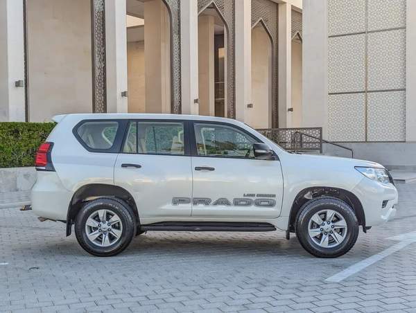 TOYOTA PRADO 2023 GCC V4 2.7L LOW MILEAGE ORIGINAL PAINT IN EXCELLENT CONDITION