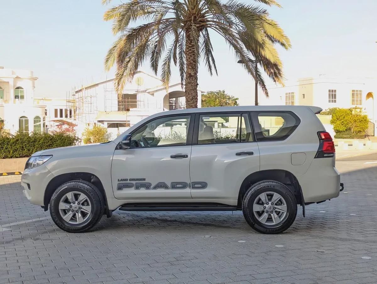 TOYOTA PRADO 2023 GCC V4 2.7L LOW MILEAGE ORIGINAL PAINT IN EXCELLENT CONDITION-16-16