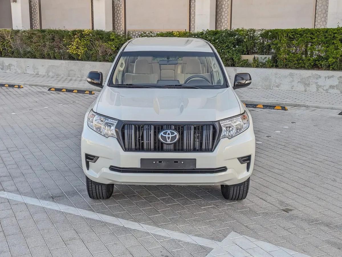 TOYOTA PRADO 2023 GCC V4 2.7L LOW MILEAGE ORIGINAL PAINT IN EXCELLENT CONDITION-18-18