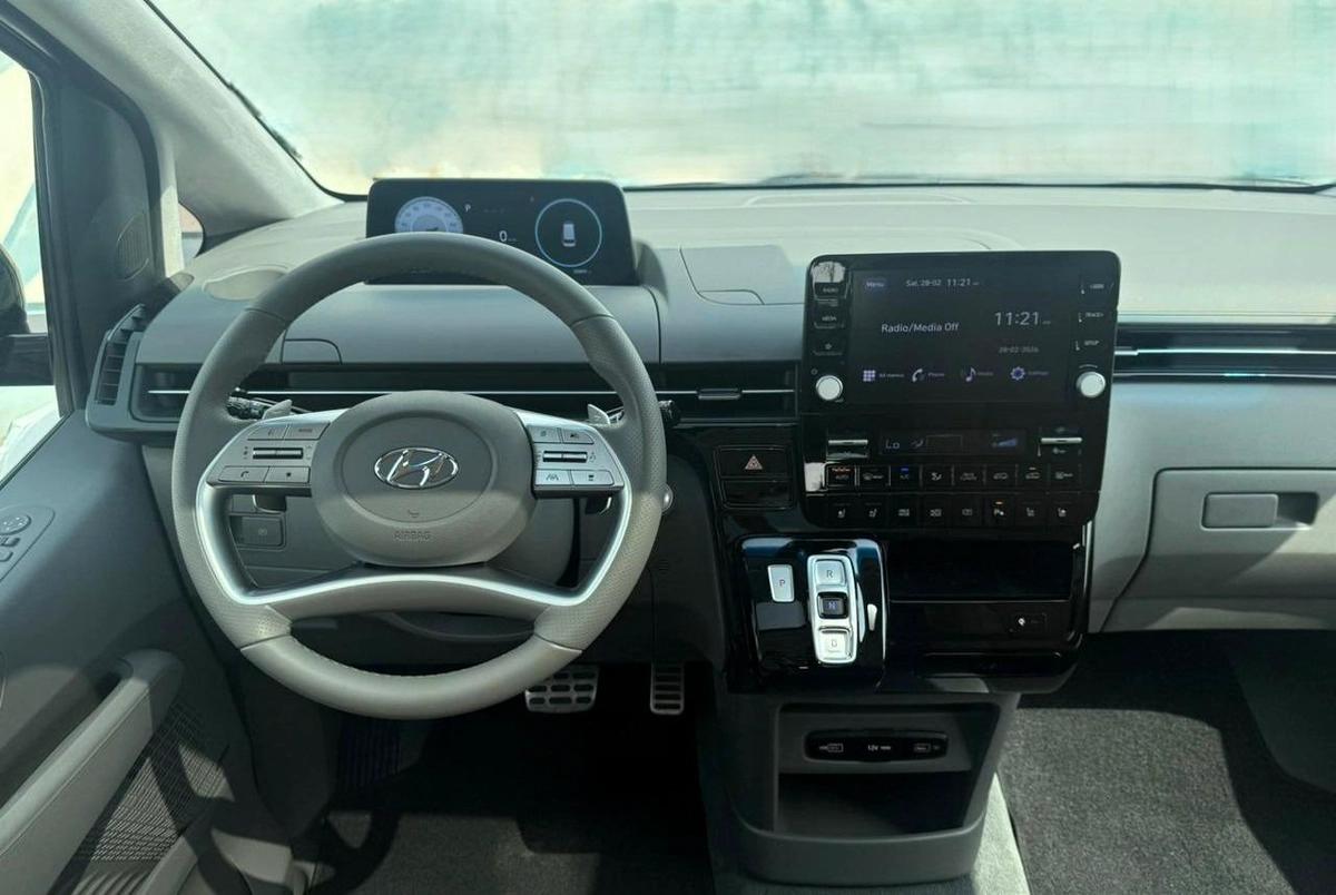 HYUNDAI STARIA LUXURY | GCC SPECS | YEAR: 2024 | KMS: 35,800 | 5-YEARS WARRANTY | 5-YEARS SERVICE CONTRACT-6-6