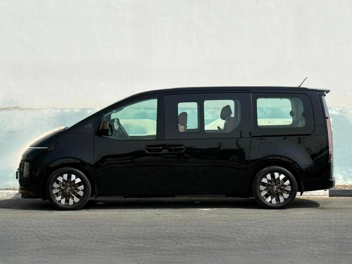 HYUNDAI STARIA LUXURY | GCC SPECS | YEAR: 2024 | KMS: 35,800 | 5-YEARS WARRANTY | 5-YEARS SERVICE CONTRACT-4-4