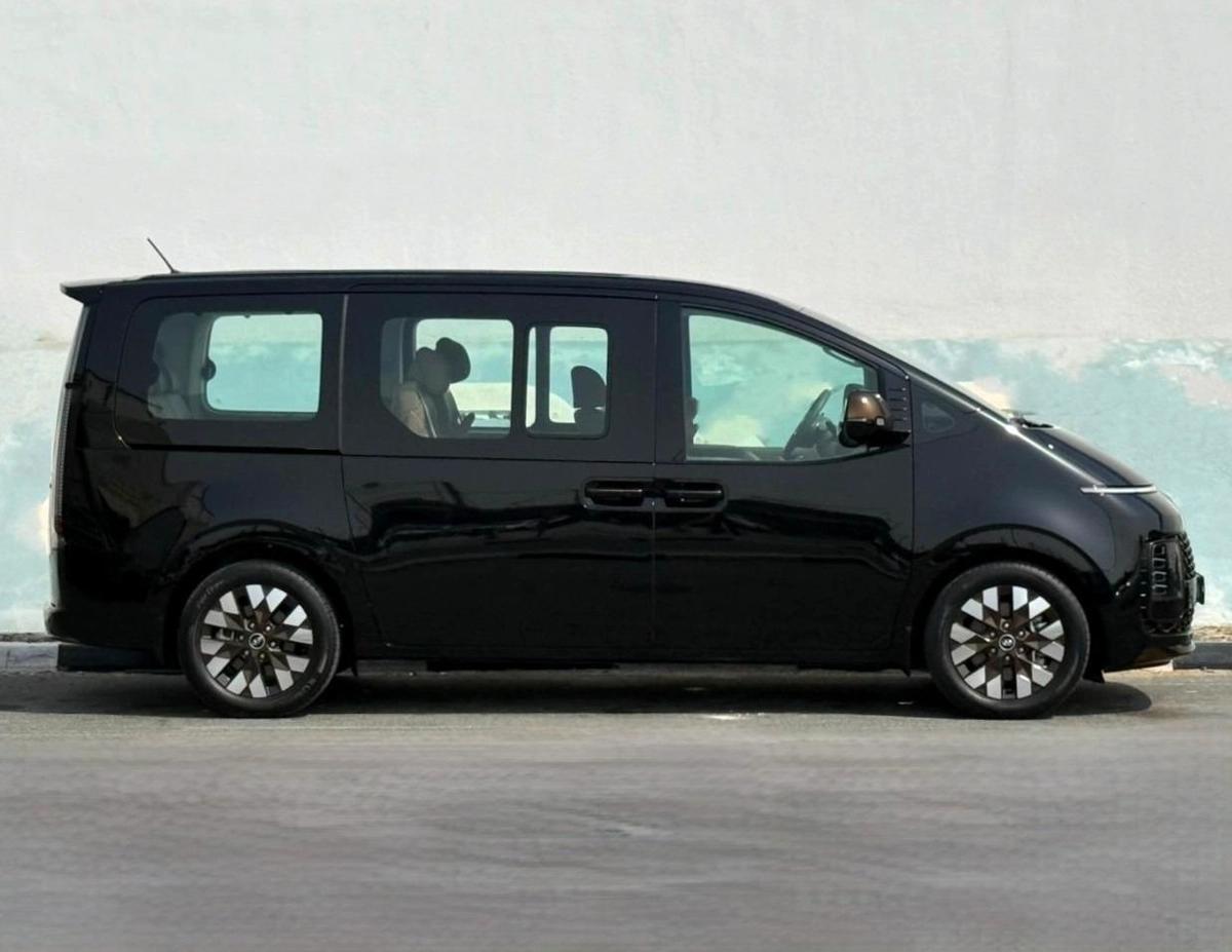 HYUNDAI STARIA LUXURY | GCC SPECS | YEAR: 2024 | KMS: 35,800 | 5-YEARS WARRANTY | 5-YEARS SERVICE CONTRACT-9-9