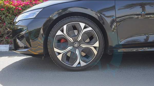 ( 5 Years Warranty + 5 Years Service ) 2025 Škoda Octavia VRS 2.0T FWD GCC 0Km