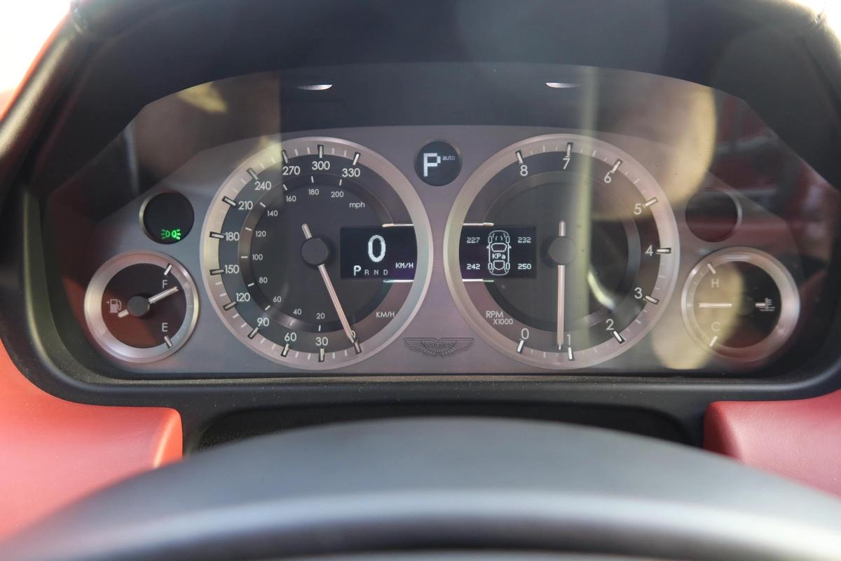 Aston Martin DB9 -15-15