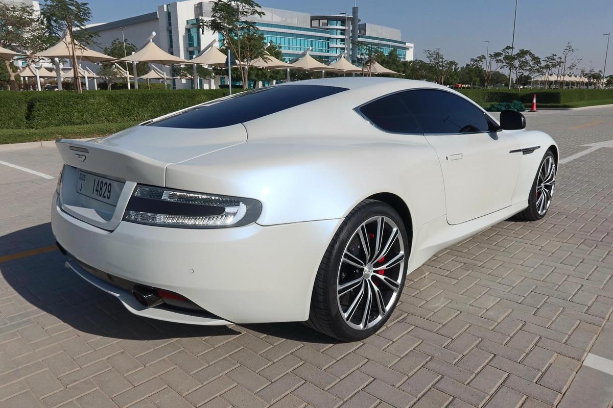 Aston Martin DB9 -3-3