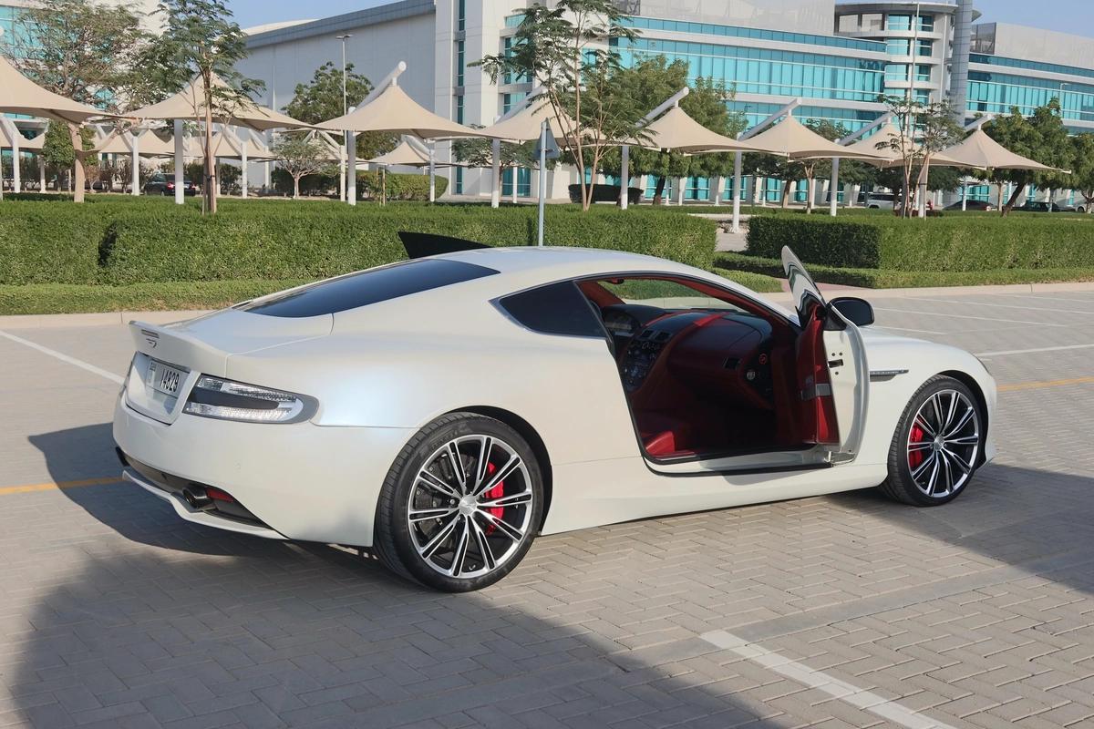 Aston Martin DB9 -9-9