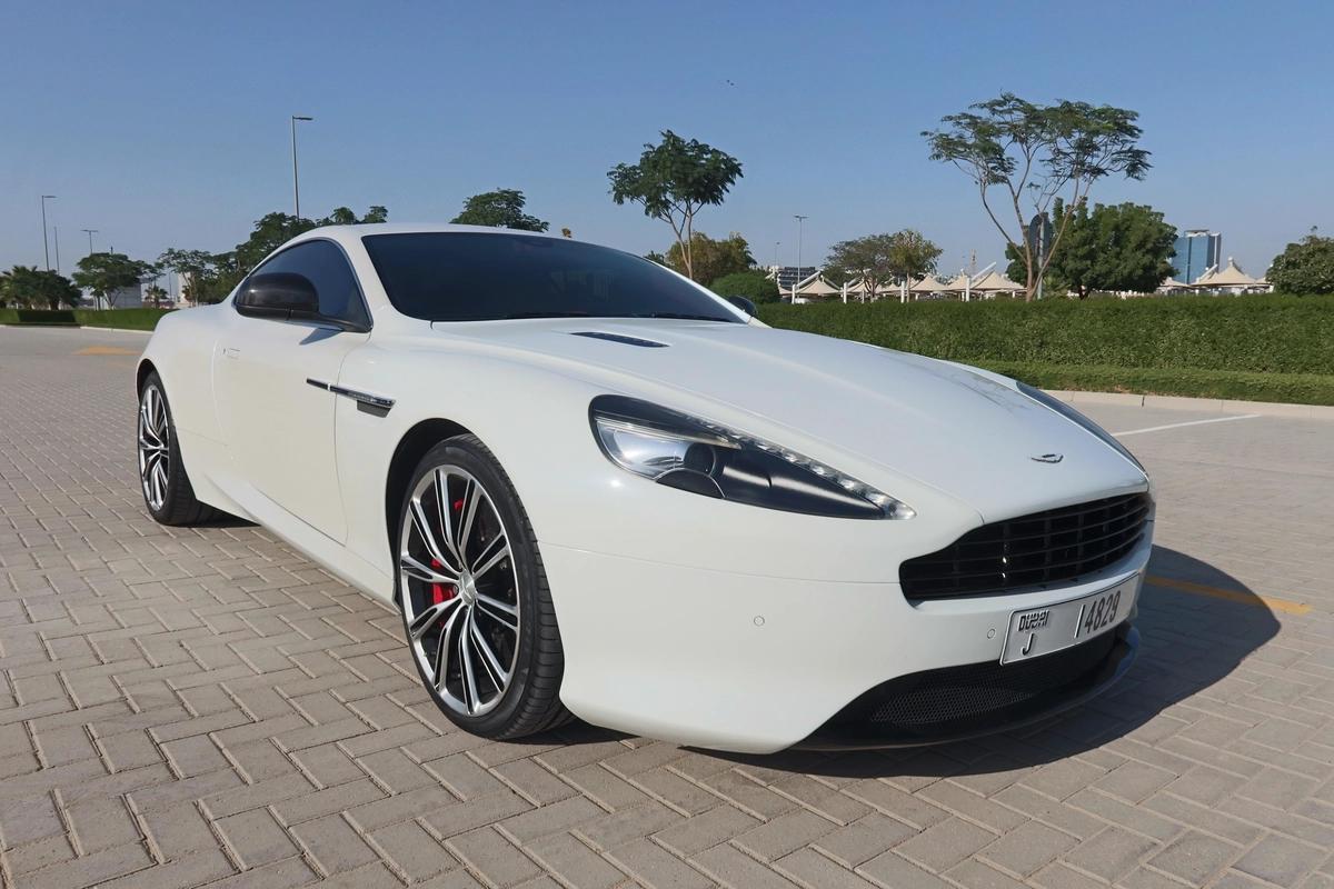 Aston Martin DB9 -0-0