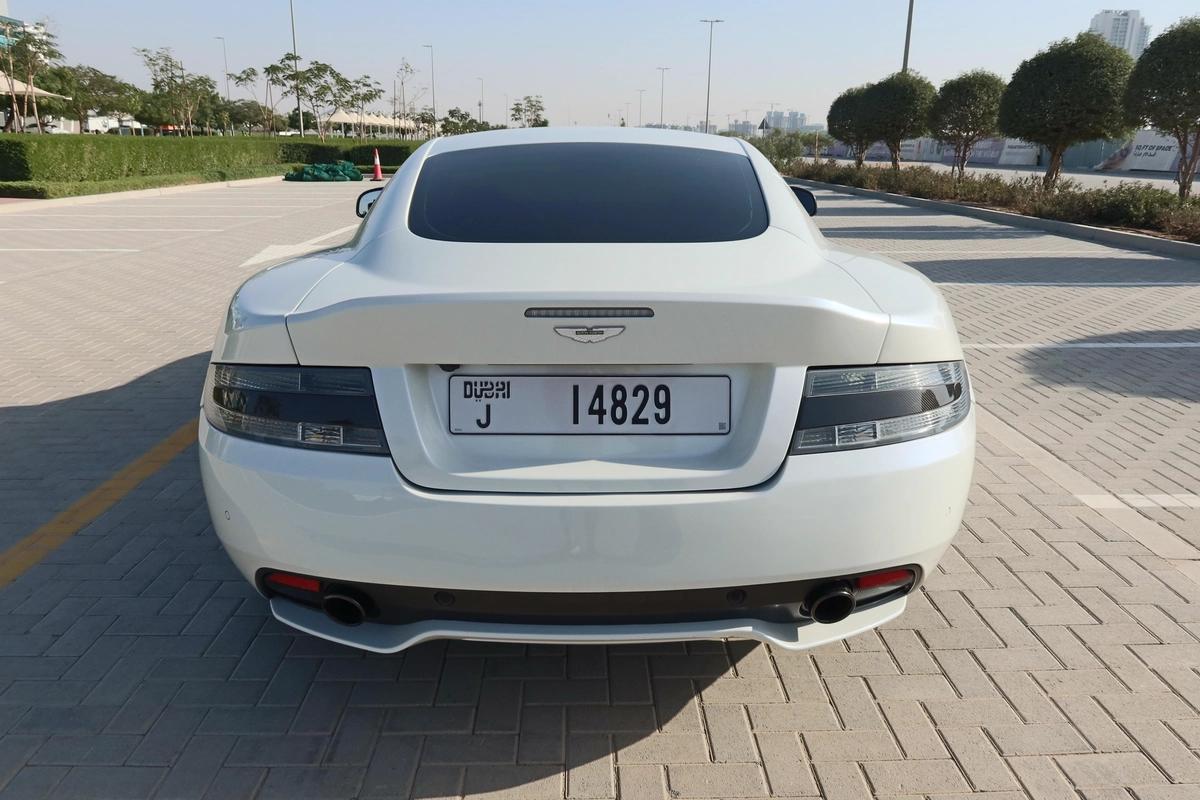 Aston Martin DB9 -5-5
