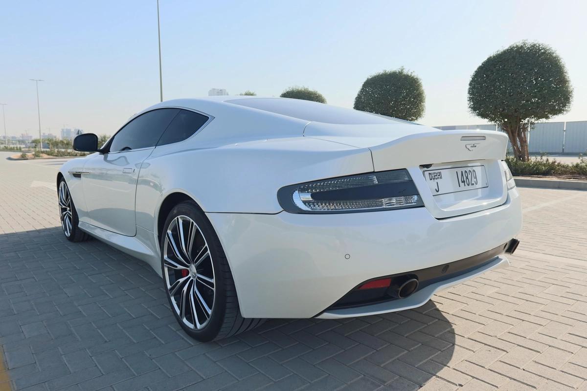 Aston Martin DB9 -4-4