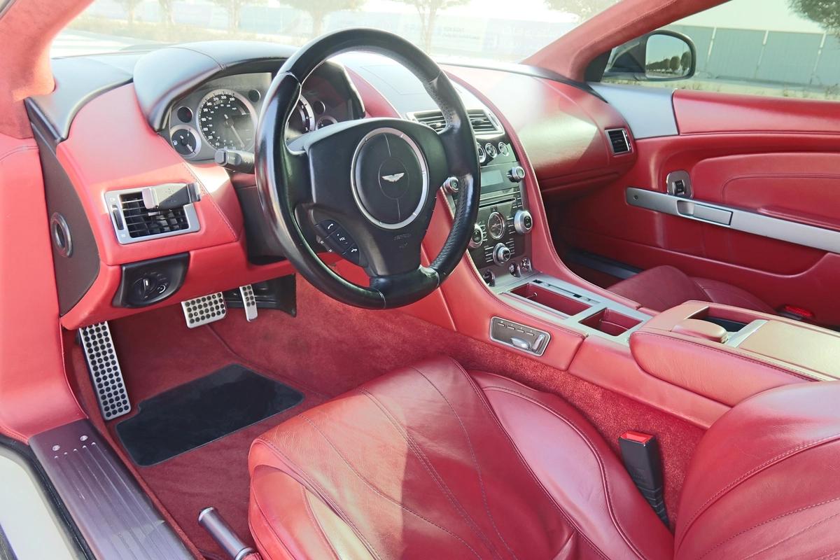 Aston Martin DB9 -14-14