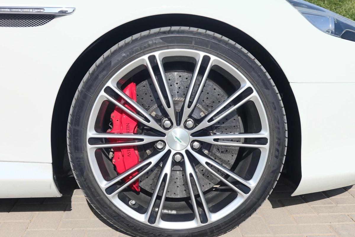 Aston Martin DB9 -8-8