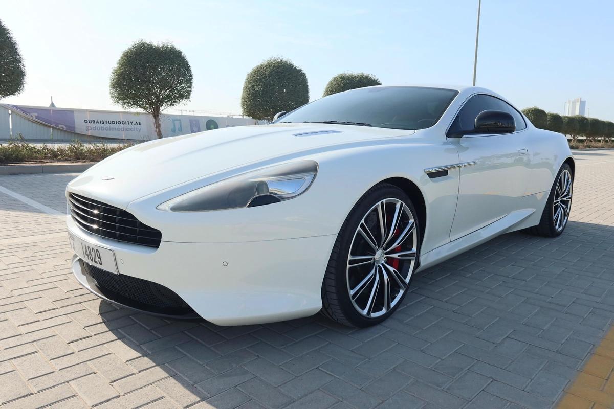 Aston Martin DB9 -2-2