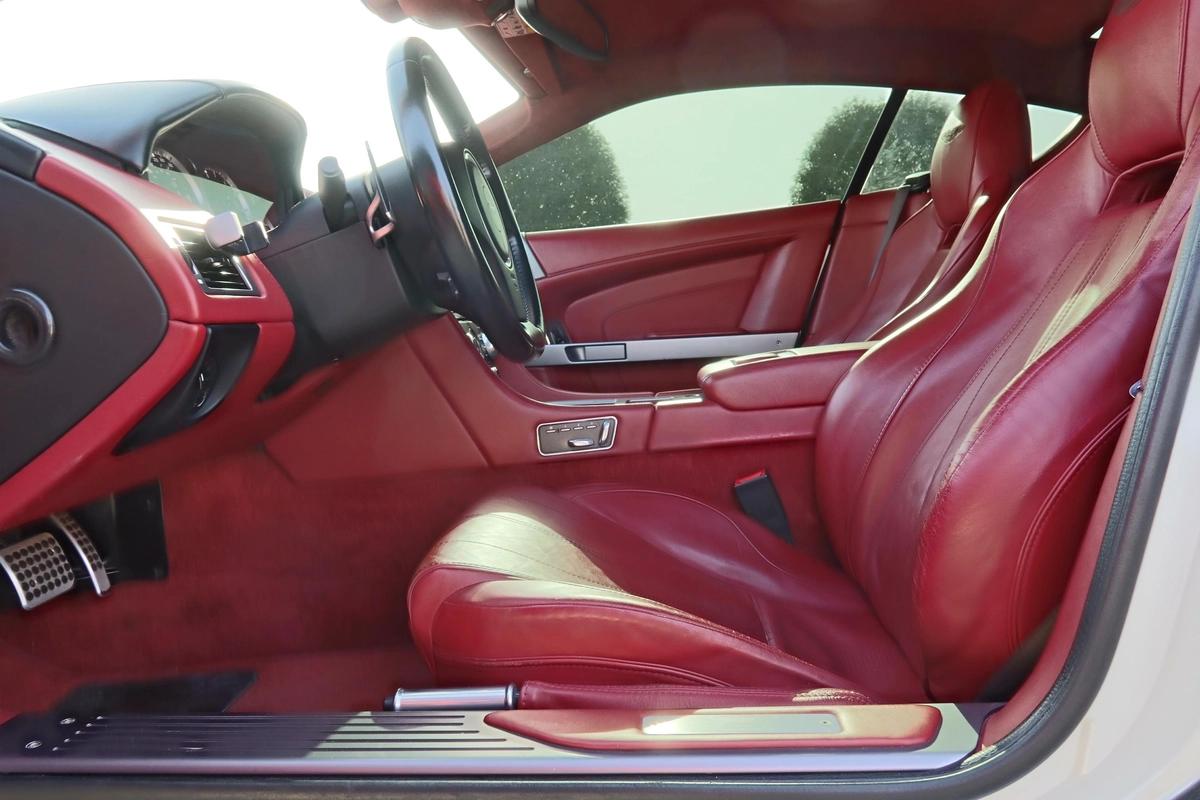 Aston Martin DB9 -13-13