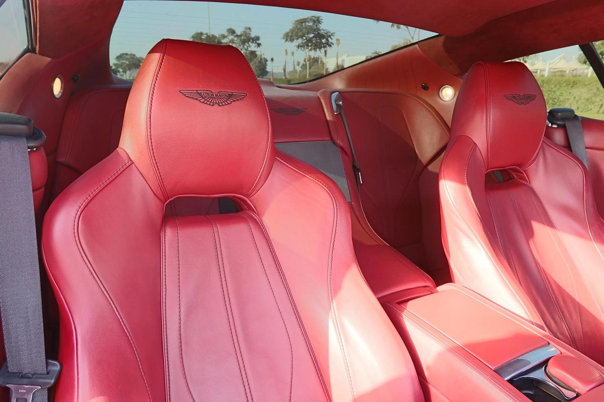 Aston Martin DB9 -12-12