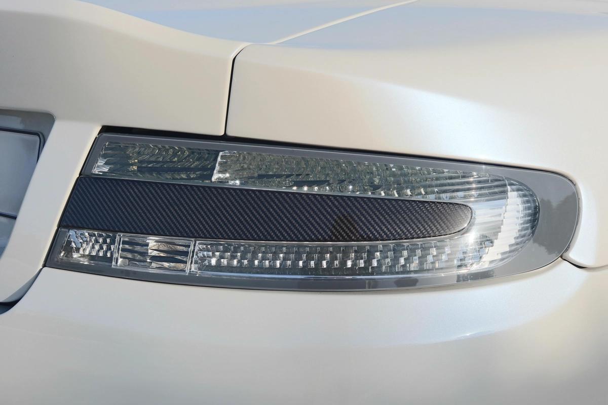 Aston Martin DB9 -6-6