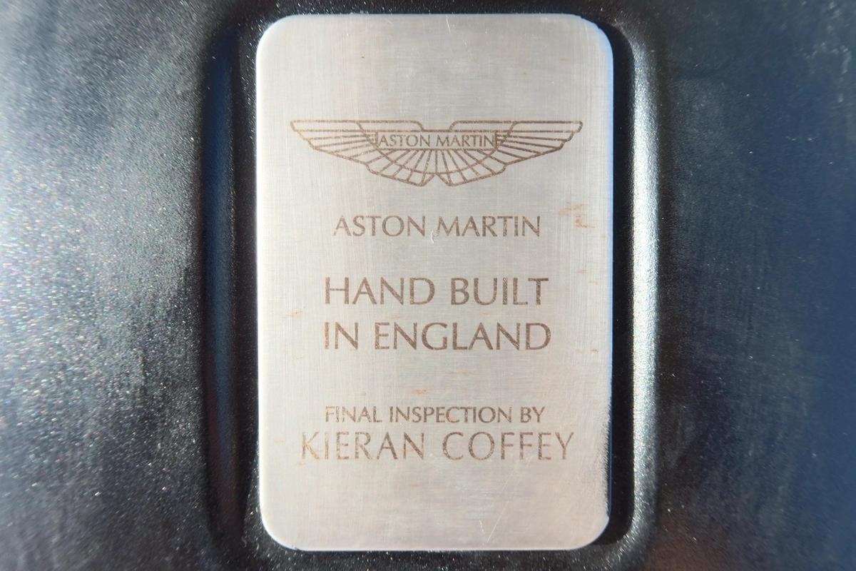 Aston Martin DB9 -17-17