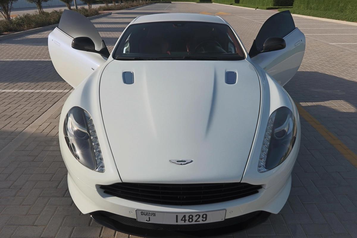 Aston Martin DB9 -1-1