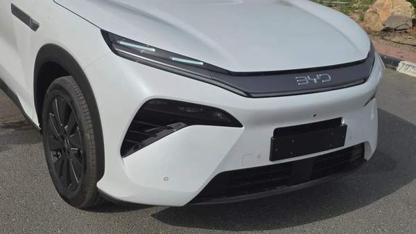 BYD ATTO 8 Premium (White)