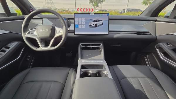 BYD ATTO 8 Premium (White)