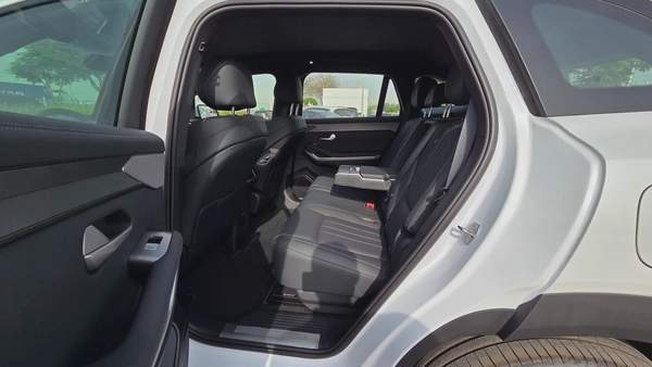 BYD ATTO 8 Premium (White)