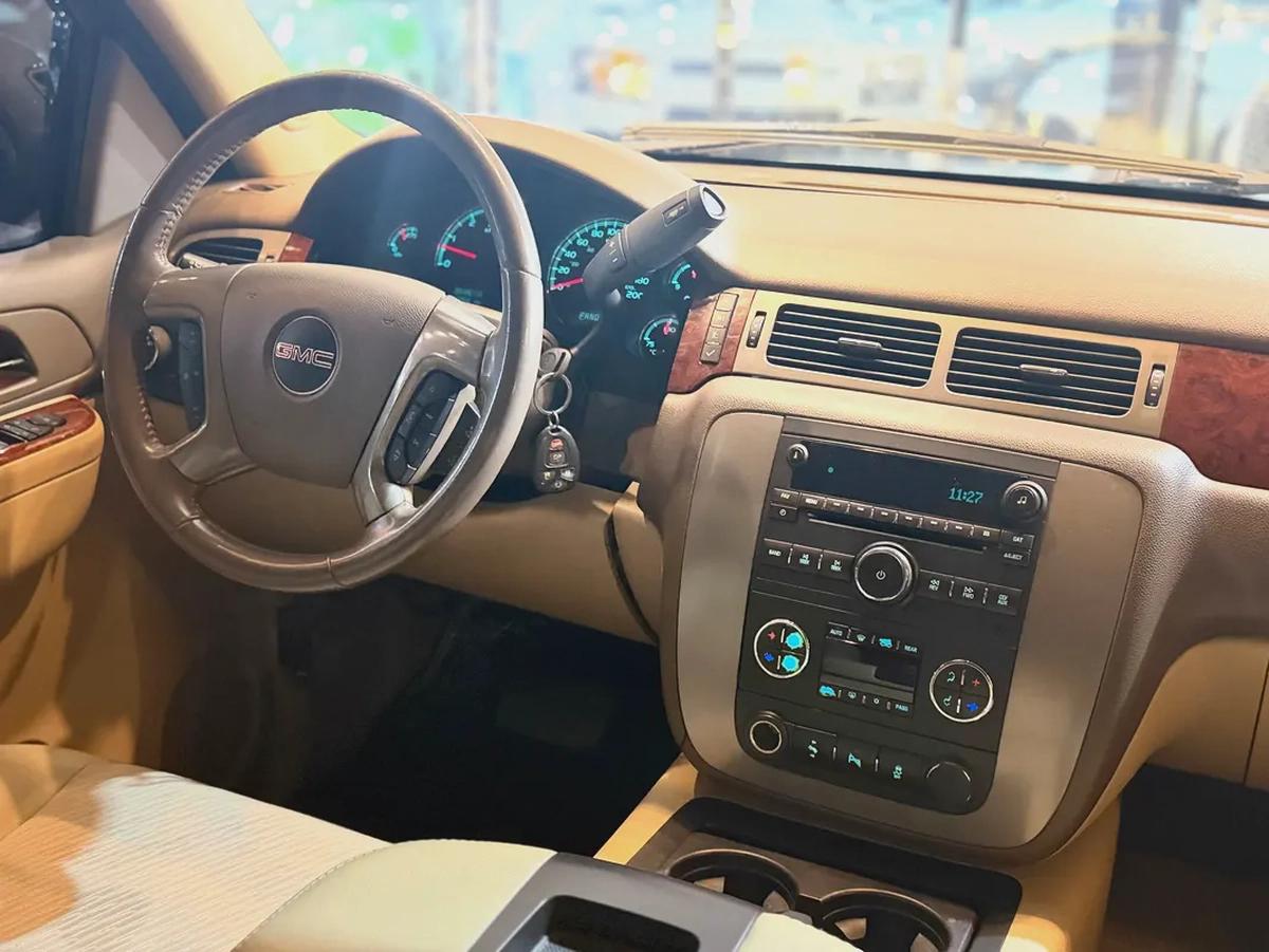 2014 ll Gmc Yukon ll Gcc ll 100,000 km ll LT-9-9