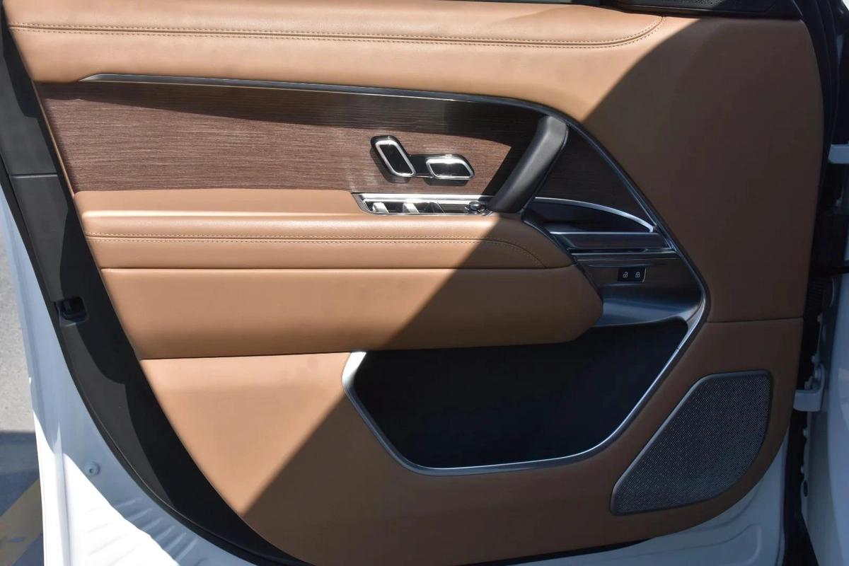 RANGE ROVER AUTOBIOGRAPHY 2025 | WHITE-2-2