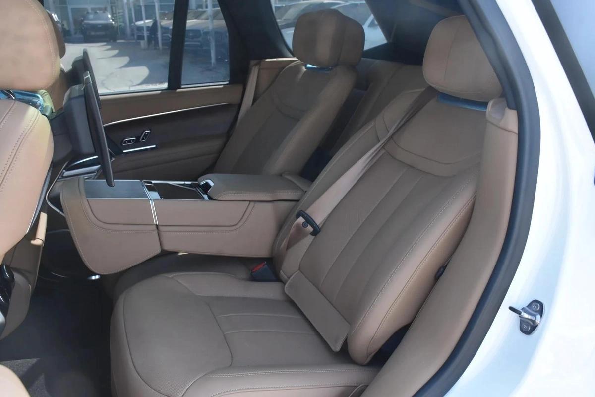 RANGE ROVER AUTOBIOGRAPHY 2025 | WHITE-10-10