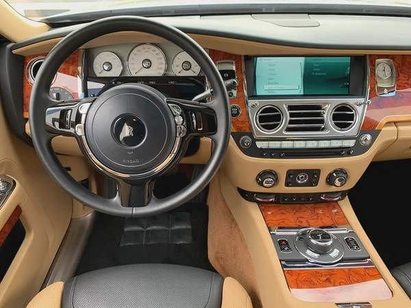 ROLLS ROYCE**2016**GCC SPEC NEAT AND CLEAN