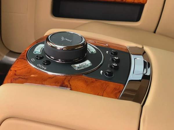 ROLLS ROYCE**2016**GCC SPEC NEAT AND CLEAN