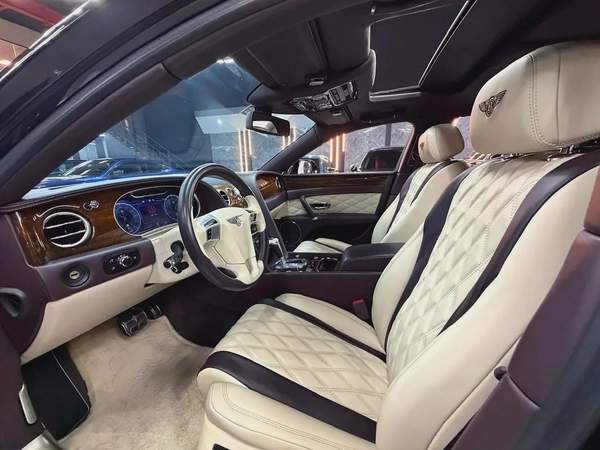 2015 GCC BENTLEY FLYING SPUR V8 MINT CONDITION ACCIDENT FREE