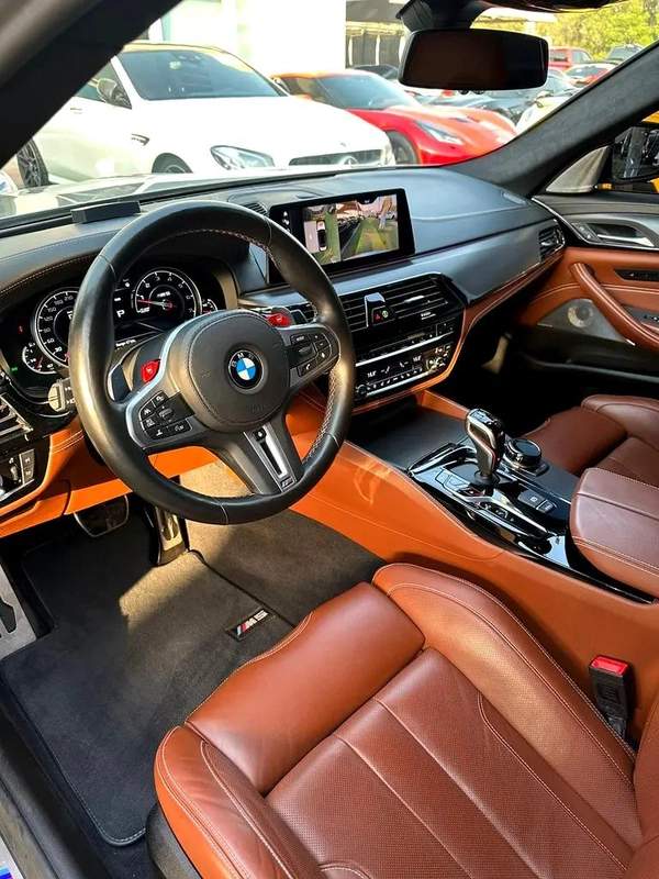 BMW M5 COMPETITION GCC 2020 Full service history ( AGMC ) Original Paint Full option Full carbon fi