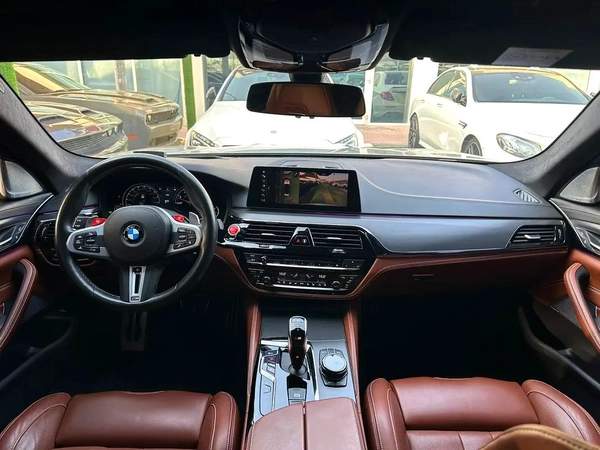 BMW M5 COMPETITION GCC 2020 Full service history ( AGMC ) Original Paint Full option Full carbon fi