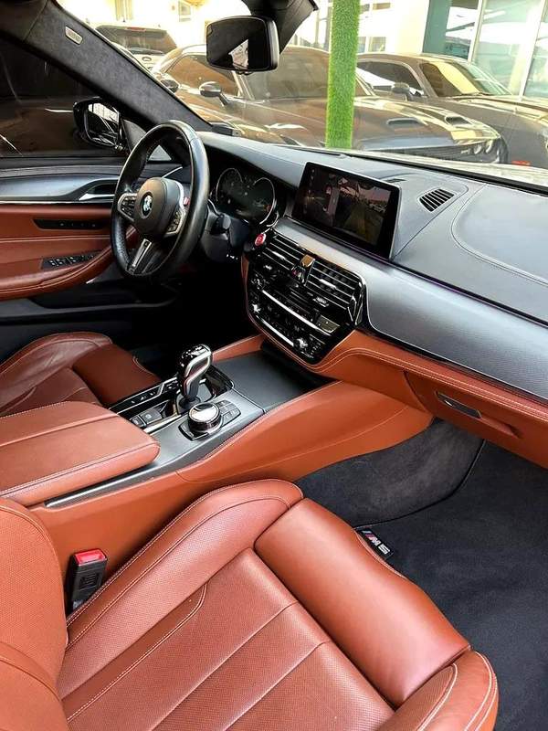 BMW M5 COMPETITION GCC 2020 Full service history ( AGMC ) Original Paint Full option Full carbon fi