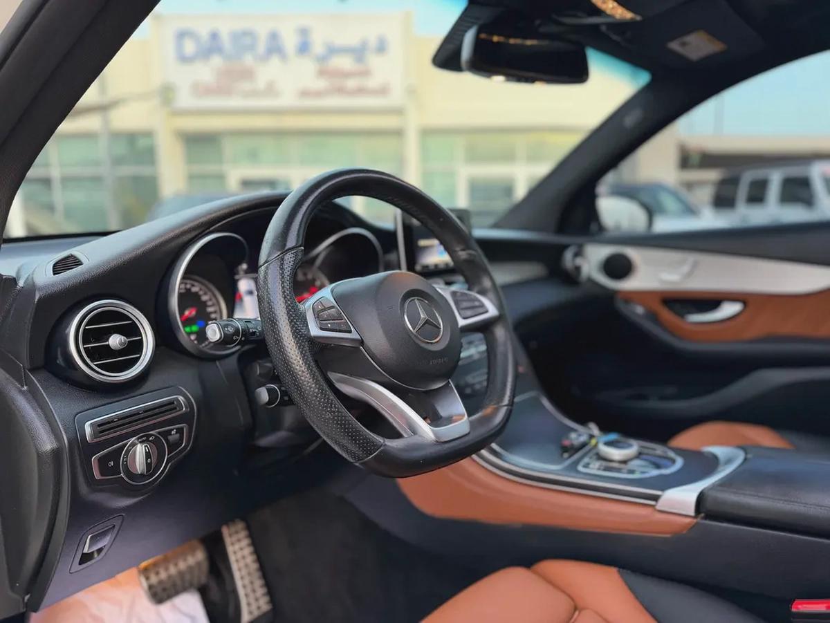 Mercedes-Benz GLC 300 AMG 2019 - American Specs-6-6