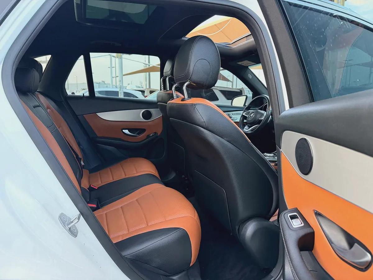 Mercedes-Benz GLC 300 AMG 2019 - American Specs-10-10