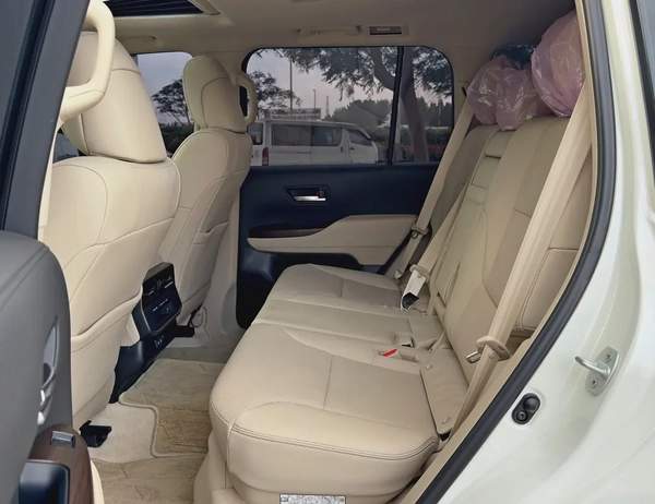 2024 Toyota Land Cruiser 4.0l GXR, Dealer Warranty, GCC Specifications