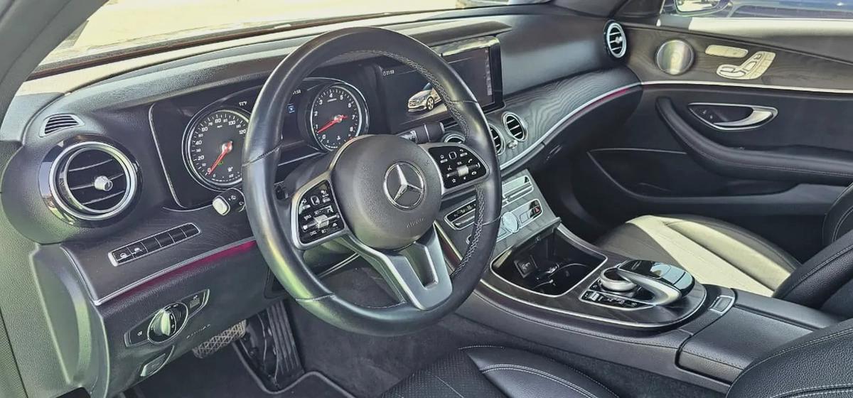 Mercedes-Benz E-Class E 300 2019 - American Specs-5-5