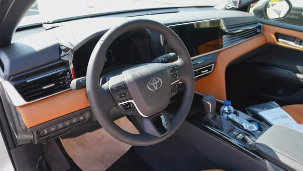 TOYOTA CAMRY LUMIER 2.5L HYBRID FULL OPTION MODEL 2025