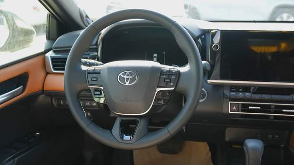 TOYOTA CAMRY LUMIER 2.5L HYBRID FULL OPTION MODEL 2025