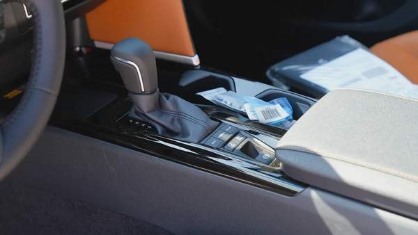 TOYOTA CAMRY LUMIER 2.5L HYBRID FULL OPTION MODEL 2025