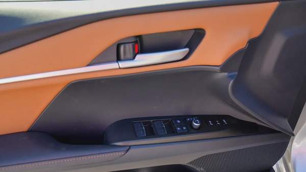 TOYOTA CAMRY LUMIER 2.5L HYBRID FULL OPTION MODEL 2025