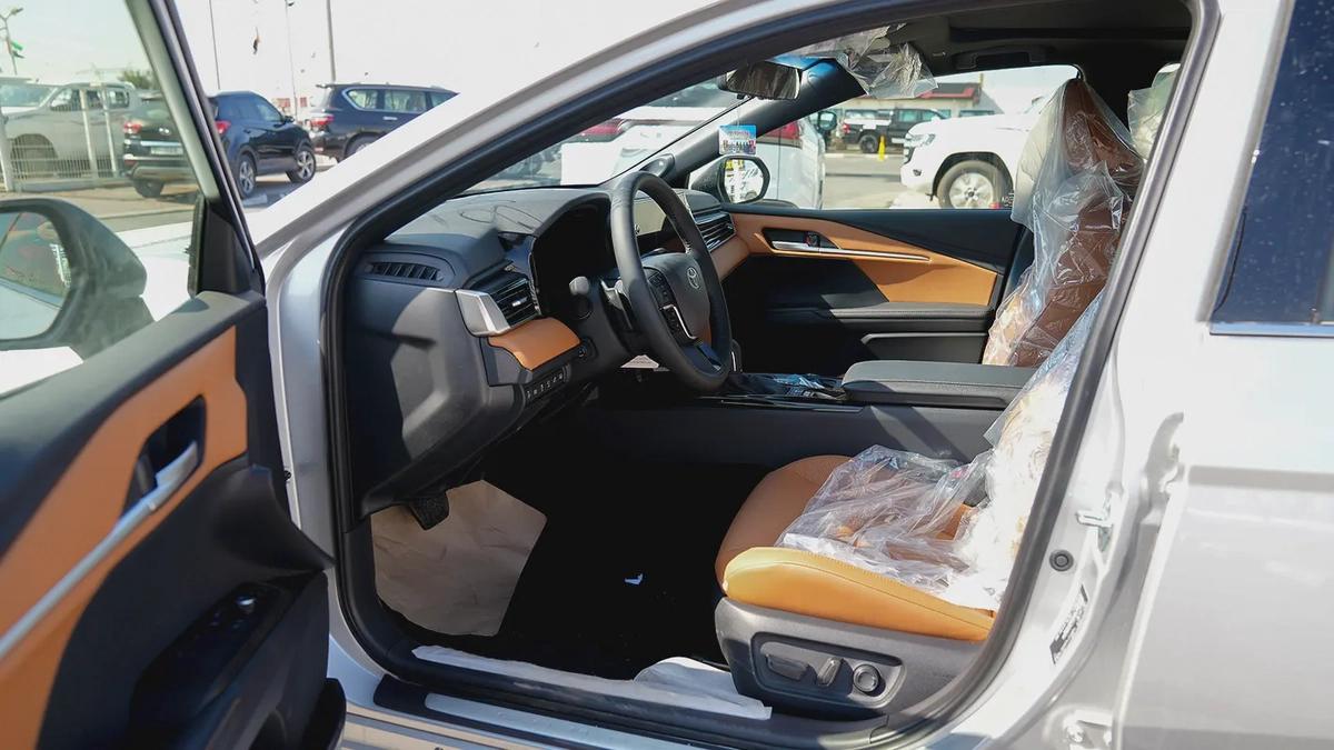 TOYOTA CAMRY LUMIER 2.5L HYBRID FULL OPTION MODEL 2025-9-9